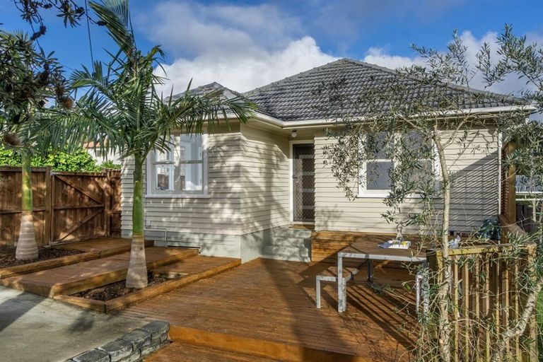 Photo of property in 1/62 Roberts Road, Glenfield, Auckland, 0629