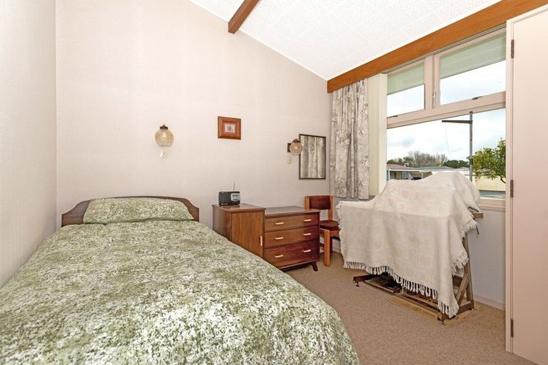 Photo of property in Orange Grove Flats, 2/549 Childers Road, Te Hapara, Gisborne, 4010