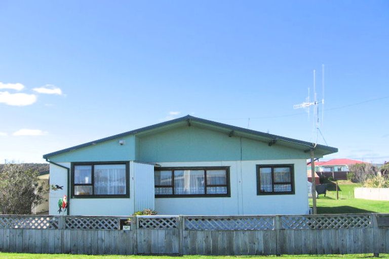 Photo of property in 9 Huia Street, Foxton Beach, Foxton, 4815