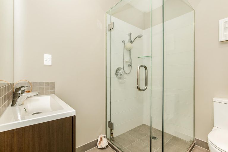 Photo of property in 46 Royalle Mews, Botany Downs, Auckland, 2010