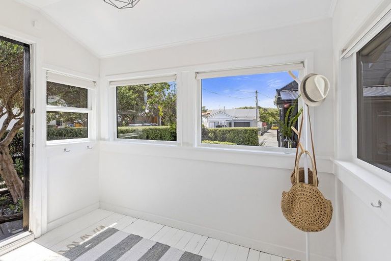 Photo of property in 20 Mantell Street, Seatoun, Wellington, 6022