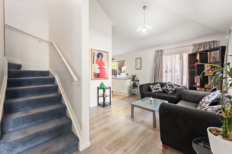 Photo of property in 9 Bickleigh Grove, New Lynn, Auckland, 0600