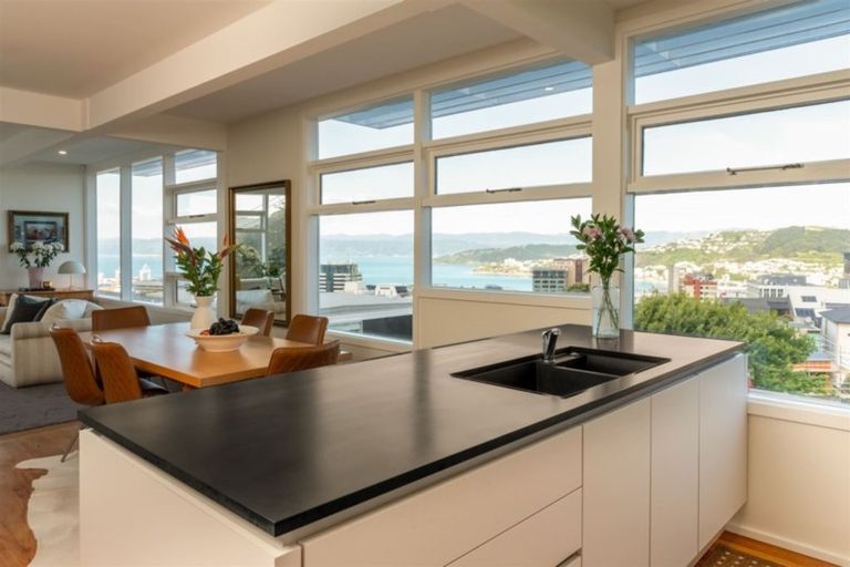 Photo of property in 27 Salamanca Road, Kelburn, Wellington, 6012