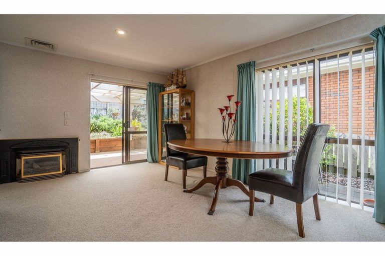 Photo of property in 2/25 Sailfish Drive, West Harbour, Auckland, 0618