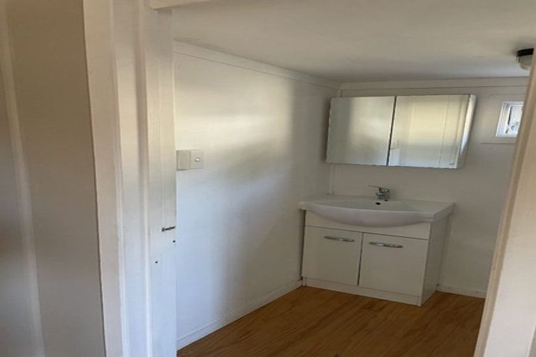 Photo of property in 19 Golf Road, New Lynn, Auckland, 0600