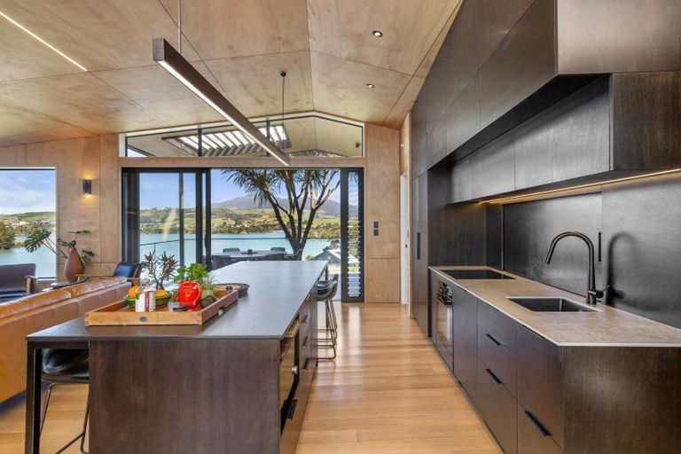 Photo of property in 21 Point Street, Raglan, 3225