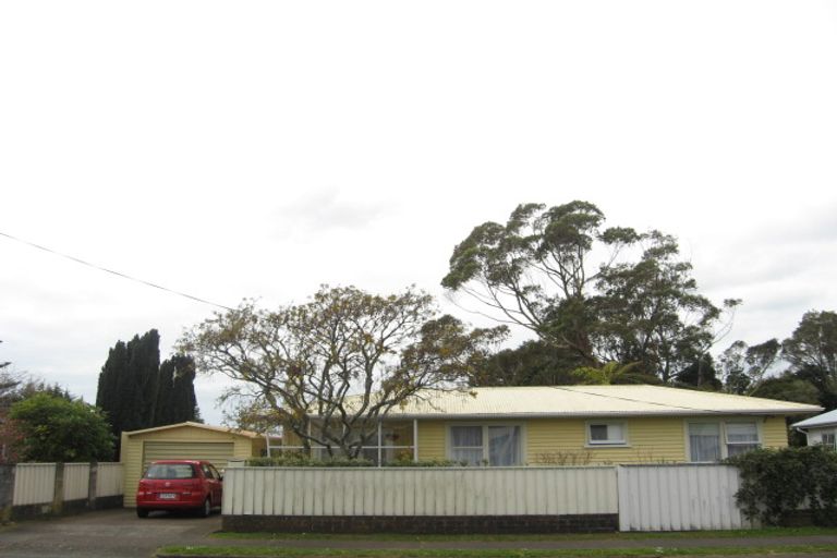 Photo of property in 18 Omata Road, Westown, New Plymouth, 4310