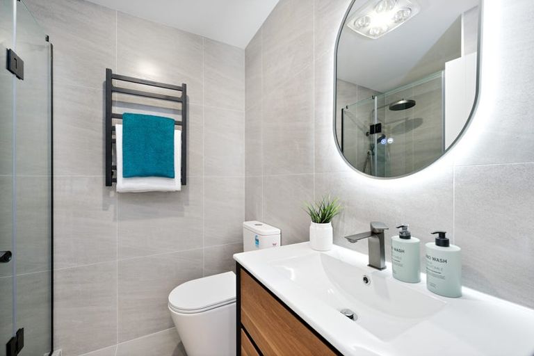 Photo of property in 62d Triangle Road, Massey, Auckland, 0614