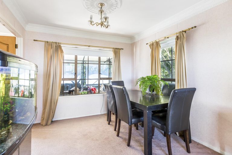 Photo of property in 30 Hoskins Avenue, Hillsborough, Auckland, 1042