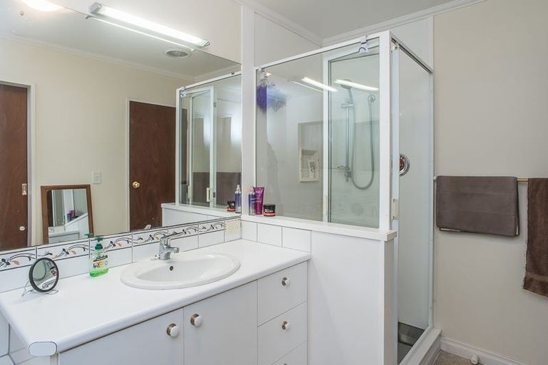 Photo of property in 21 Huia Street, Waikanae, 5036