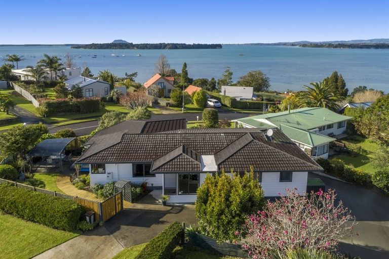 Photo of property in 2 Tinopai Drive, Omokoroa, 3114