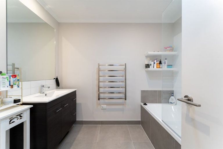 Photo of property in 25 Konoba Avenue, Kumeu, 0810