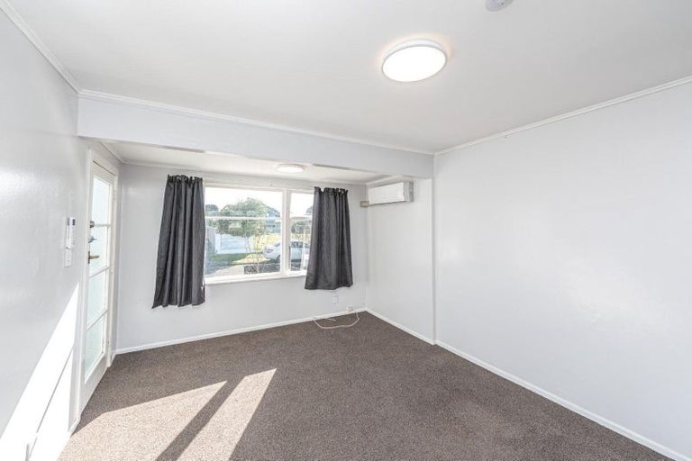 Photo of property in 1 Kupe Place, Castlecliff, Whanganui, 4501
