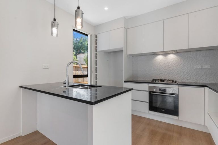 Photo of property in 103c Lynwood Road, New Lynn, Auckland, 0600