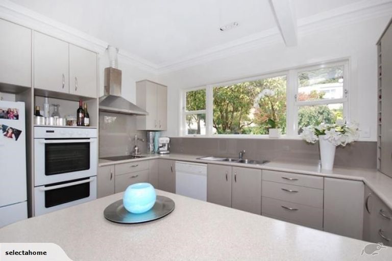 Photo of property in 18 Nikau Street, Eastbourne, Lower Hutt, 5013