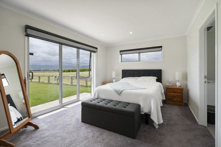 Photo of property in 14 Heatherlea Road West, Levin, 5575