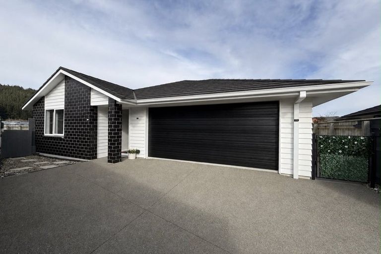 Photo of property in 21 Te Ara O Toroa, Wainuiomata, Lower Hutt, 5014