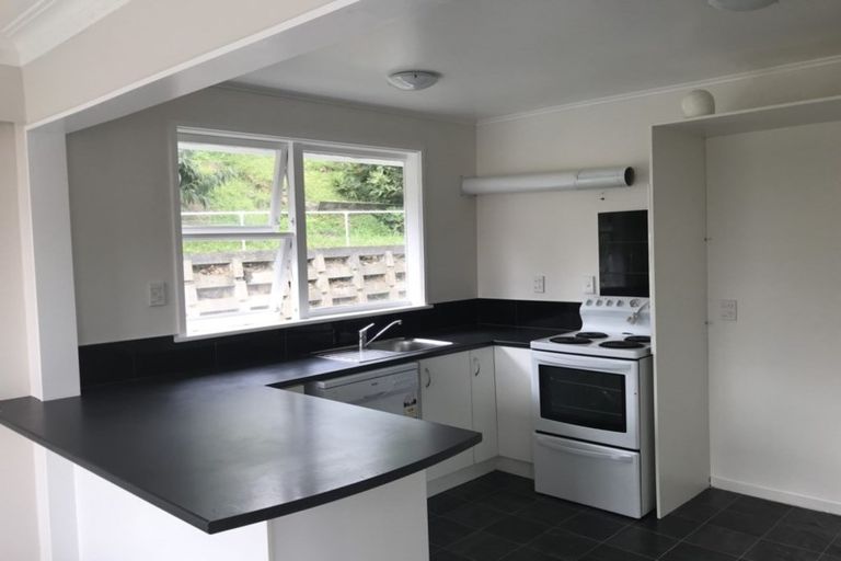 Photo of property in 6 Cherry Grove, Strathmore Park, Wellington, 6022