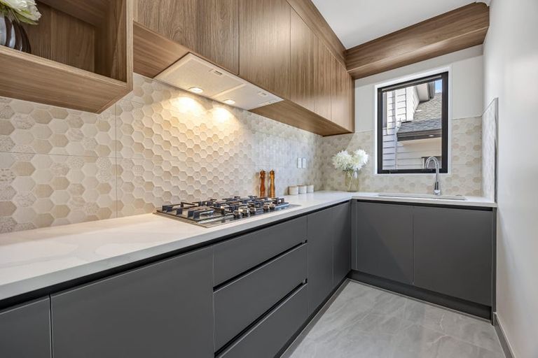 Photo of property in 6 Mill Hill Close, Flat Bush, 2019