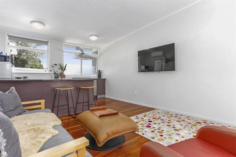 Photo of property in 4/13 Napoleon Avenue, Milford, Auckland, 0620