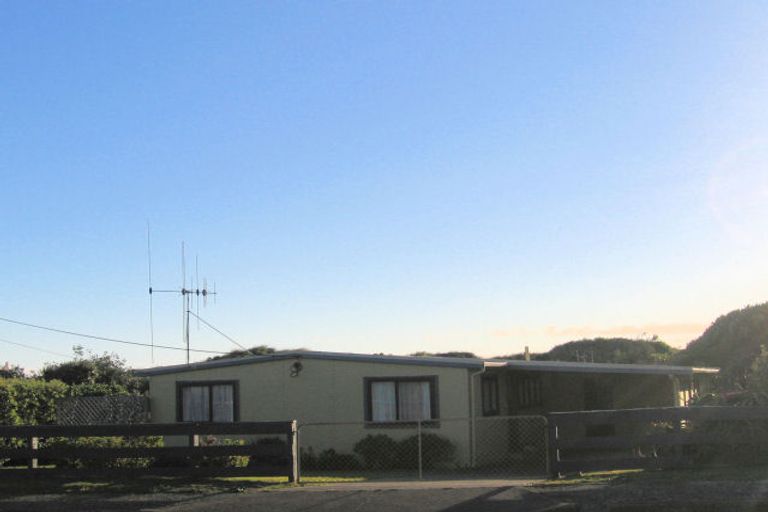 Photo of property in 4 Konini Street, Otaki Beach, Otaki, 5512