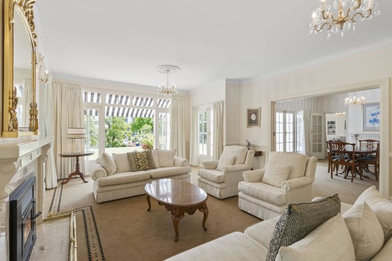 Photo of property in 122 Straven Road, Fendalton, Christchurch, 8014