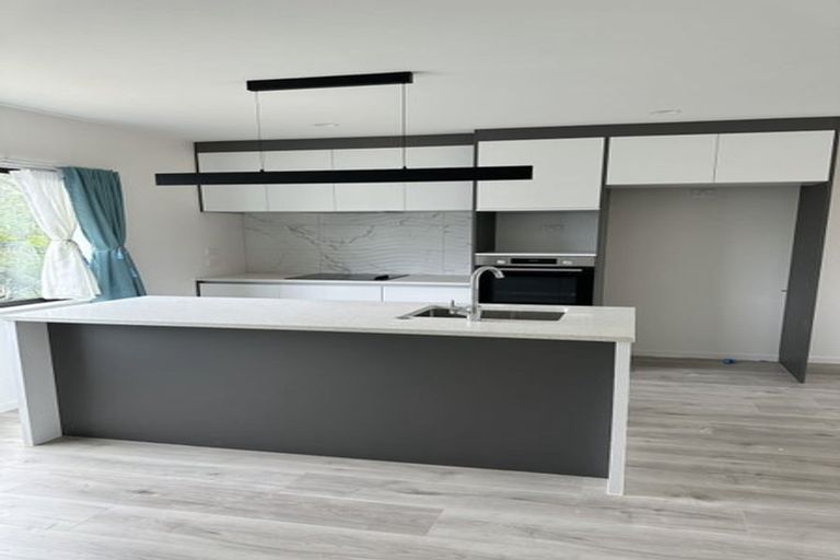 Photo of property in 113e Sycamore Drive, Sunnynook, Auckland, 0620