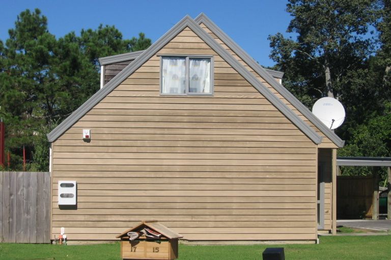 Photo of property in 15 Caspian Close, New Lynn, Auckland, 0600