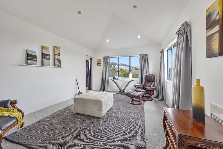 Photo of property in 19 Belleaire Court, West Harbour, Auckland, 0618