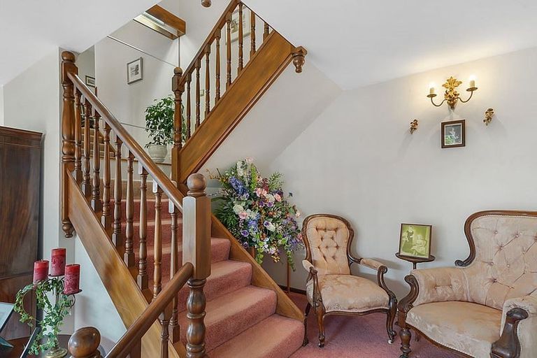 Photo of property in 1/32 Takahe Drive, Cashmere, Christchurch, 8022