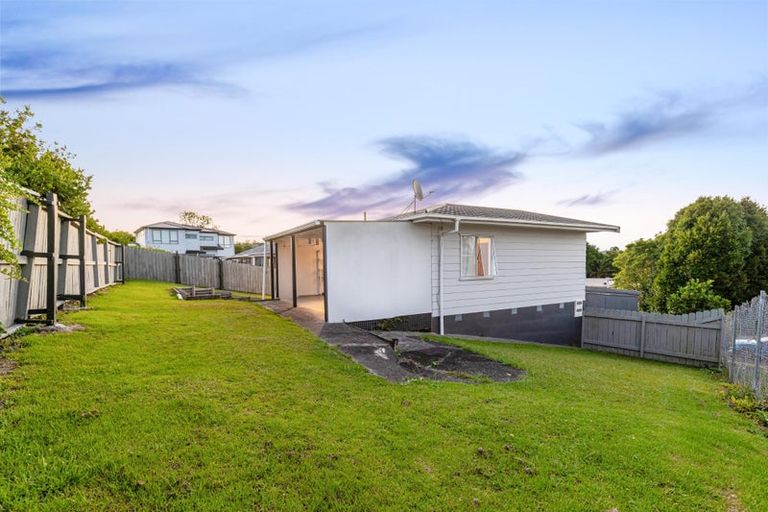 Photo of property in 22 Styca Place, Sunnyvale, Auckland, 0612