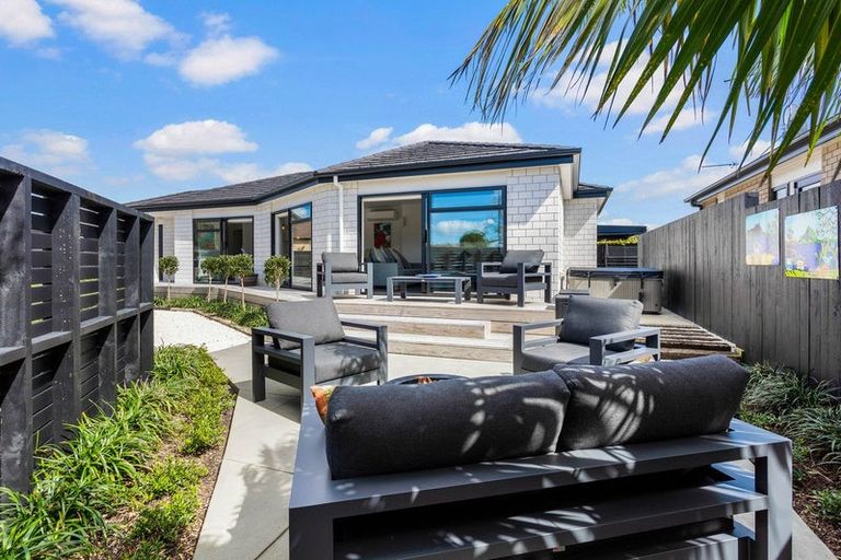 Photo of property in 20 Lillian Place, Orewa, 0931