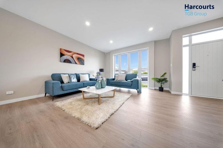 Photo of property in 35 Aviation Street, Takanini, 2112