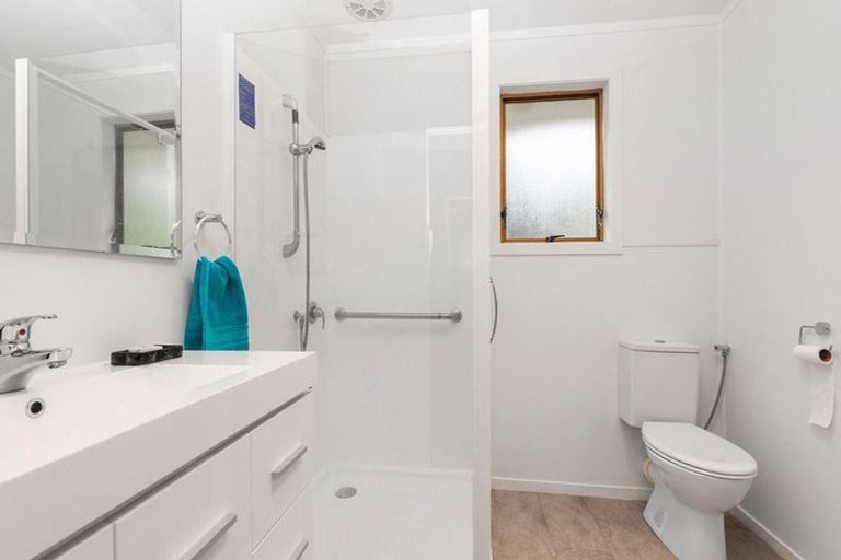 Photo of property in 1/19 Kemp Road, Massey, Auckland, 0614