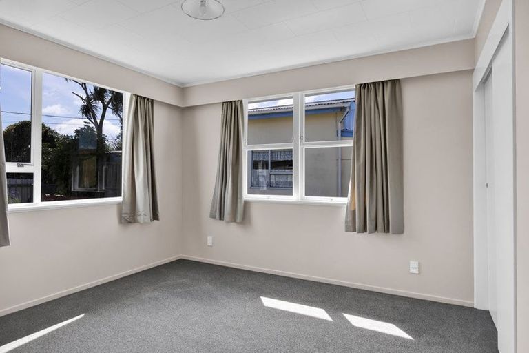 Photo of property in 11a Buchanan Place, Hawera, 4610