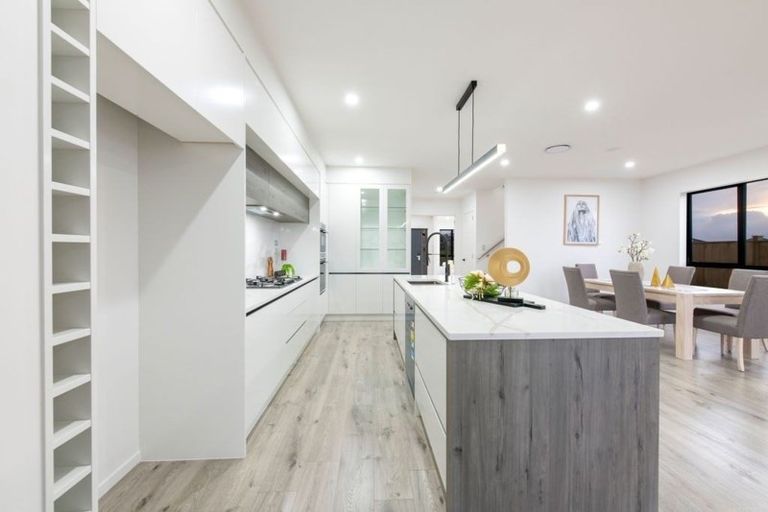Photo of property in 42 Tir Conaill Avenue, Flat Bush, Auckland, 2019