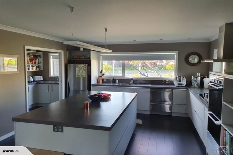 Photo of property in 2 Amokura Crescent, Flagstaff, Hamilton, 3210