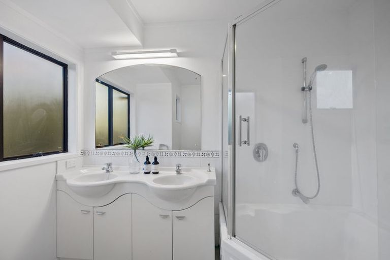 Photo of property in 92 Braemar Road, Castor Bay, Auckland, 0620