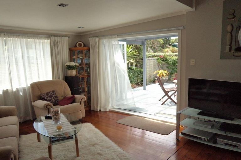 Photo of property in 4 Centreway Road, Port Waikato, Tuakau, 2695