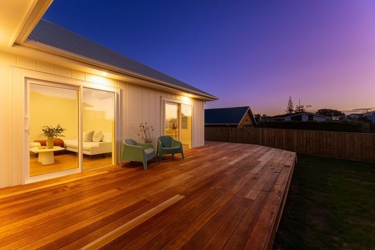 Photo of property in 23 Frimley Terrace, Waikanae Beach, Waikanae, 5036
