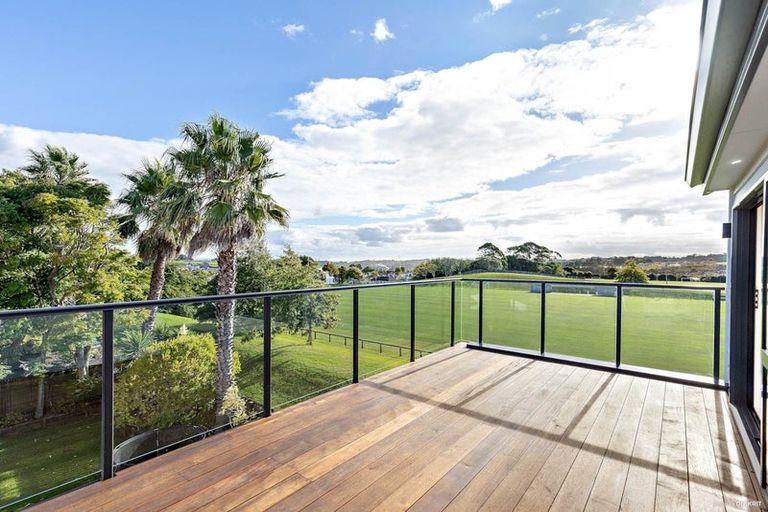 Photo of property in 844d East Coast Road, Oteha, Auckland, 0630
