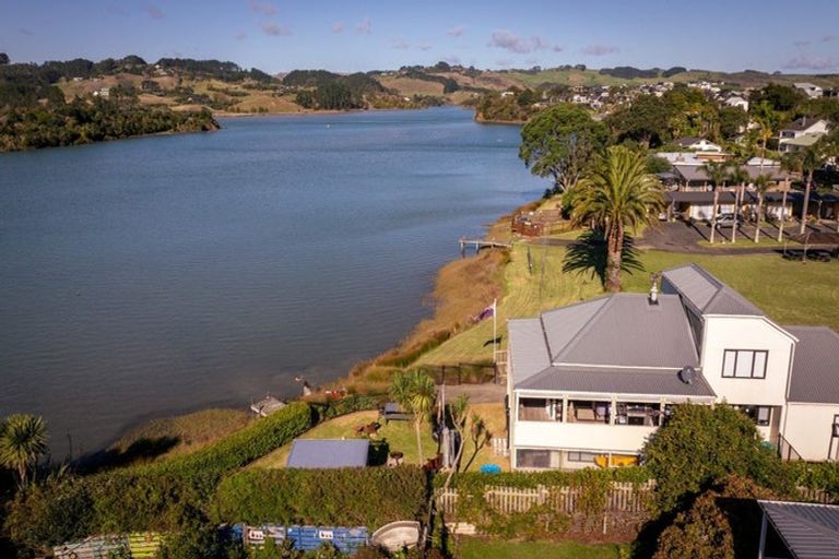 Photo of property in 48 Wainui Road, Raglan, 3225