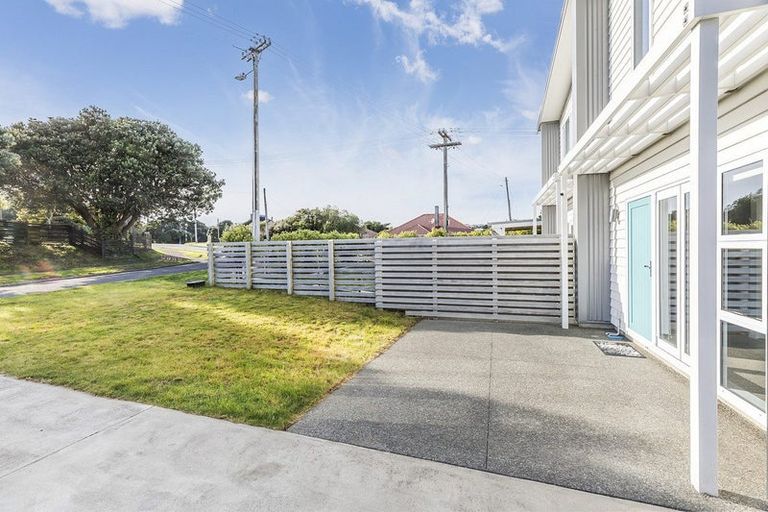 Photo of property in 2/1 Murphy Place, Titahi Bay, Porirua, 5022