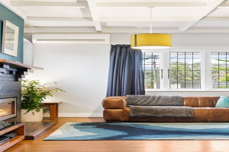 Photo of property in 35 Birkdale Road, Birkdale, Auckland, 0626