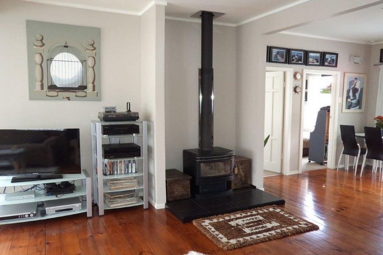 Photo of property in 4 Centreway Road, Port Waikato, Tuakau, 2695