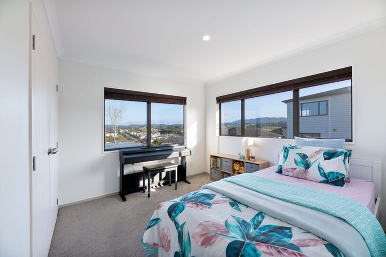 Photo of property in 230b Sturges Road, Henderson, Auckland, 0612