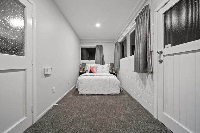 Photo of property in 6 Youngs Road, Papakura, 2110