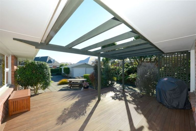 Photo of property in 97 Avonhead Road, Avonhead, Christchurch, 8042