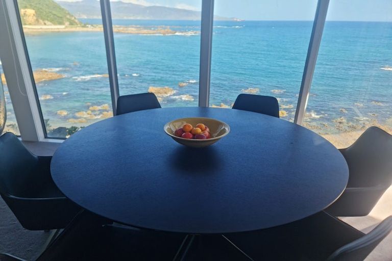 Photo of property in 114 The Esplanade, Houghton Bay, Wellington, 6023