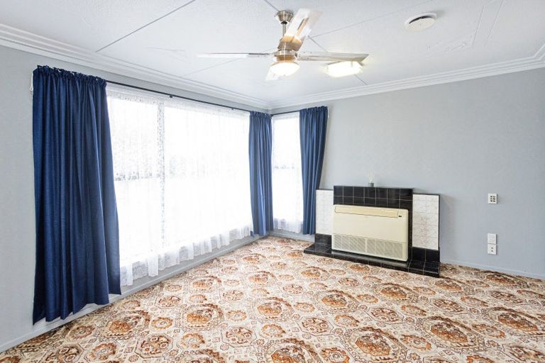 Photo of property in 18 Kilmarnock Street, Wallacetown, 9816